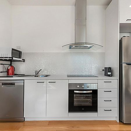 Comfy Studio With Shared Backyard Near Racecourse Carnegie Buitenkant foto