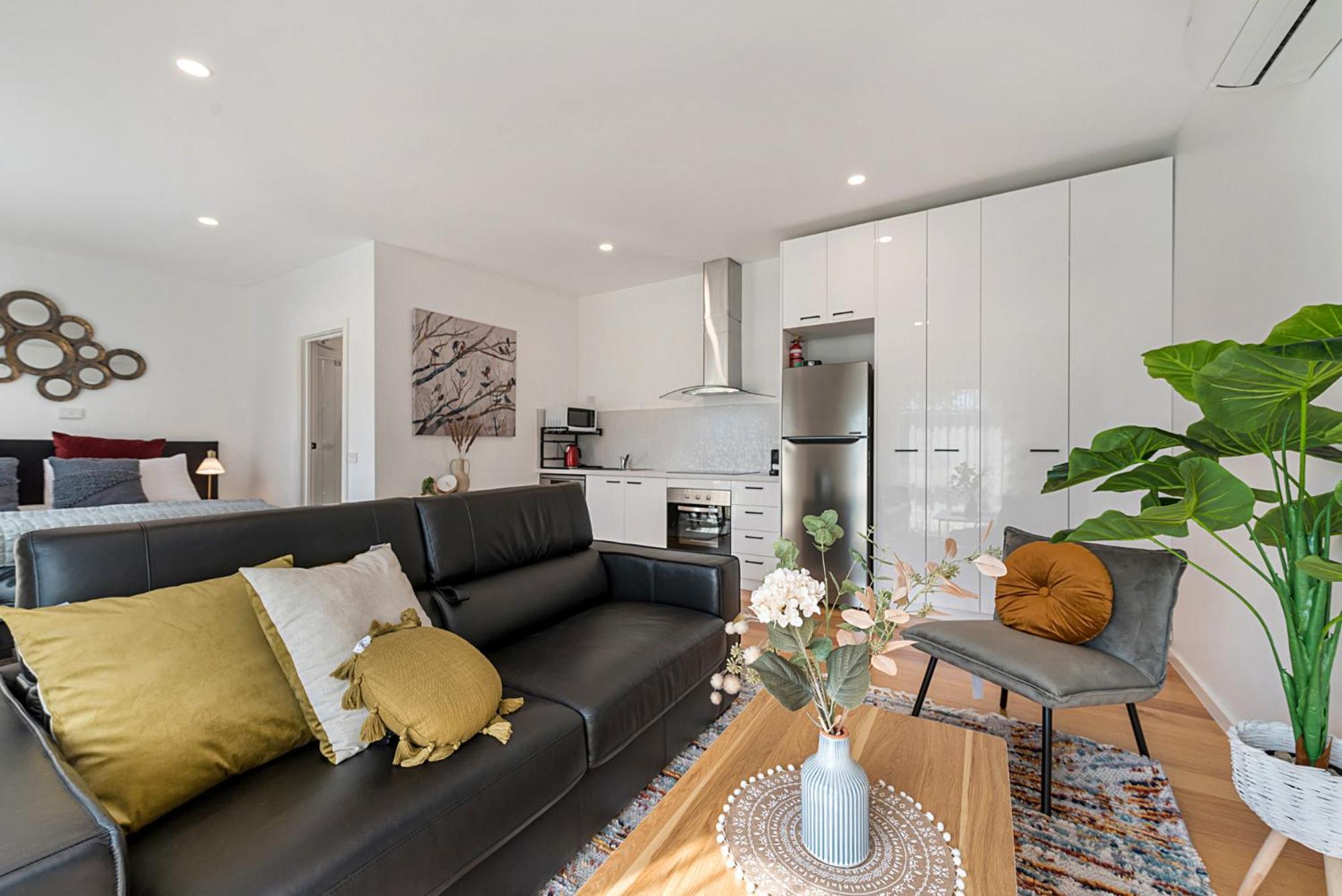 Comfy Studio With Shared Backyard Near Racecourse Carnegie Buitenkant foto