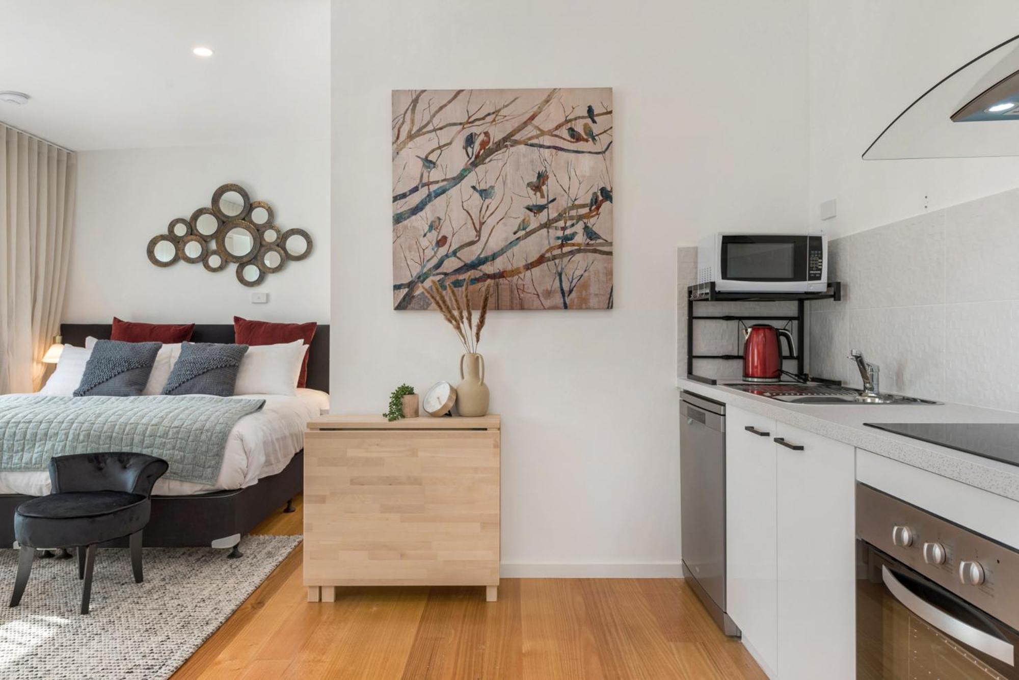 Comfy Studio With Shared Backyard Near Racecourse Carnegie Buitenkant foto